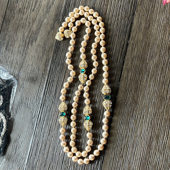 Vintage Nolan Miller Faux Pearl Rhinestone Gold tone Necklace - Picture 11 of 11